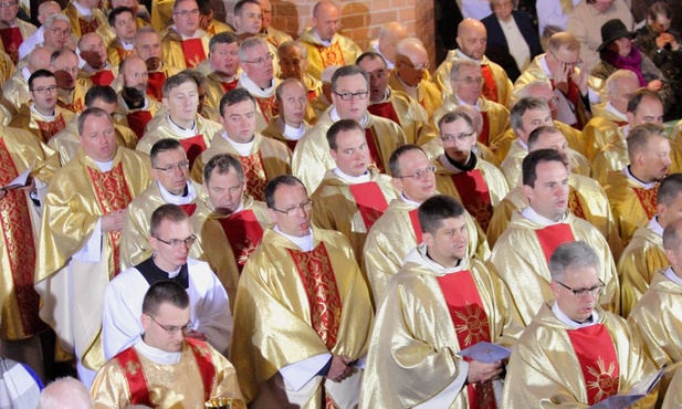 W konkatedrze zgromadzili się liczni kapłani naszej archidiecezji