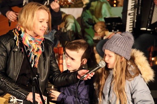 Magda Anioł z zespołem kolędowała na gdańskiej Strzyży.